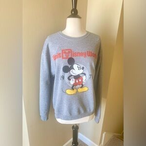 Disney Walt DisneyWorld Sweatshirt - Size Medium